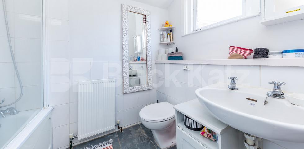 Superb modern two double bedroom flat with a private terrace mins to tube Baynes Street, Camden